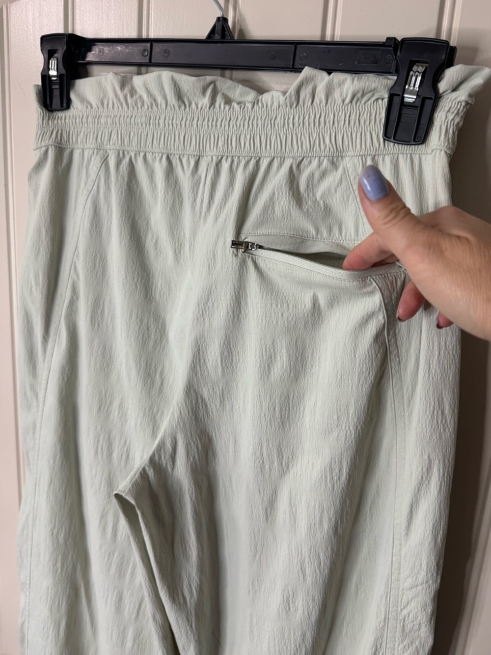 ATHLETA 💚 Trekkie High Rise Mint Green Parachute Pants (Women’s Size 4) - Picture 12 of 17